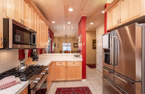 Carnelian Bay House | Mid-week specials! Steps to GarWoods and to the Lake! Dog Friendly!