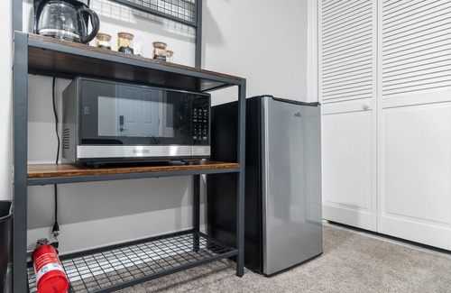 Mondawmin Apartment | Midcentury Guest Suite w/King Size Bed - 10 min from Ravens and Orioles!