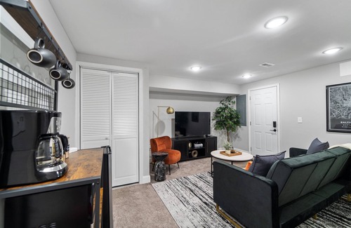 Mondawmin Apartment | Midcentury Guest Suite w/King Size Bed - 10 min from Ravens and Orioles!