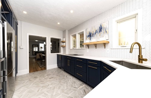Historic District House | ★ Midcentury Modern Getaway ★ Prime Location ★