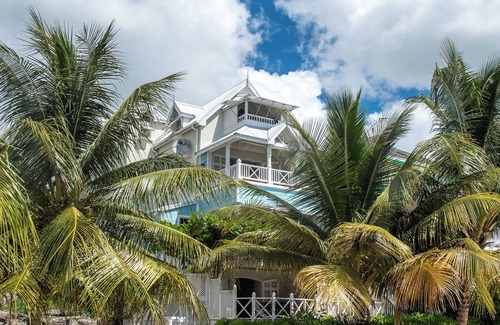 Hastings Apartment | Middle Camelot 1 Bedroom On The Beach