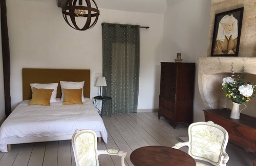 Saint-Jean-d'Eyraud Other | Middle House Farmhouse