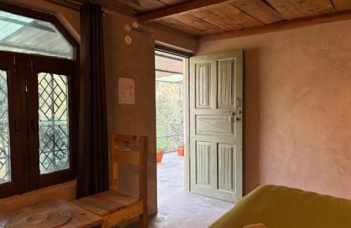 Tehri House | #middleofnowehere Pahadi Homestay by Mon Stays