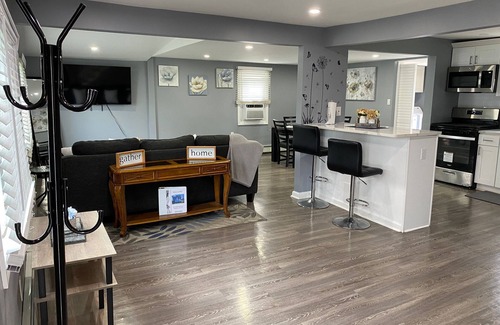 New Monmouth House | Middletown, Family, Vacation beach Home, Pet Friendly n10 min to Belfrod Ferry