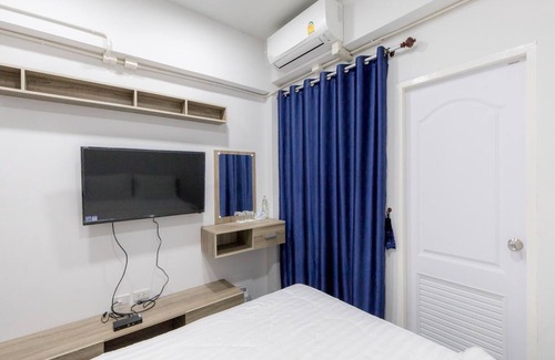 Bang Chan Hotel | MiddleWay House