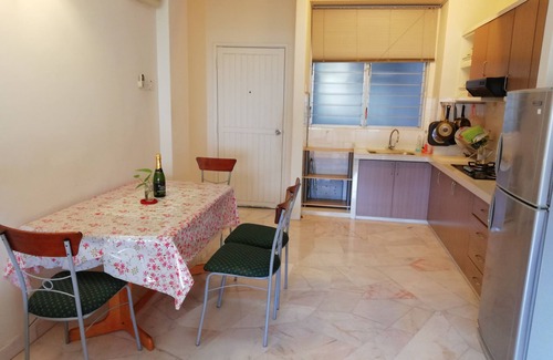 Downtown George Town Apartment | Midlands Court apartment, Pulau Tikus for homestay