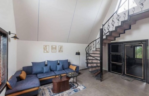 Murbad Villa | Midnight Alpine by Stay Serene Luxury