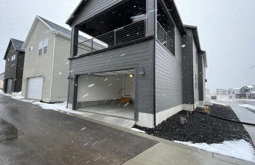 Park City House | Midnight Manor-Modern-Spacious