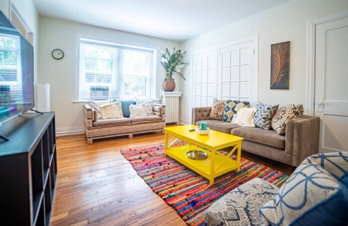Southmoreland Apartment | Midtown Apartment Near Westport, Plaza, & Downtown