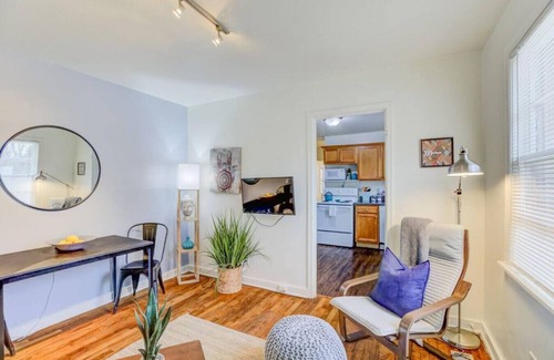 Midtown Apartment | Midtown Cottage walk to Overton Square!
