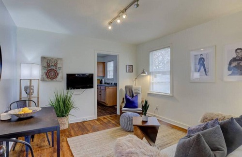 Midtown Apartment | Midtown Cottage walk to Overton Square!