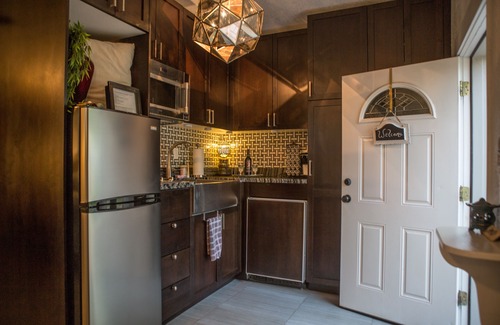 Woodlea Cottage | Midtown Detached Studio Cottage-Heated Pool & Hot Tub-Covered-Gated Parking
