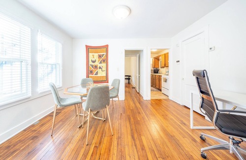 Southmoreland Apartment | Midtown Funk! Private Entry - Central KC!