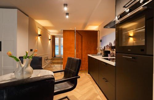 Amsterdam West Apartment | Midtown Hotel Royal Room