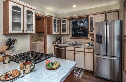 Ruidoso Cabin | Midtown Riverfront Complex | Hot Tubs, Fireplace!