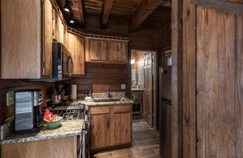 Ruidoso Cabin | Midtown Riverfront Complex | Hot Tubs, Fireplace!