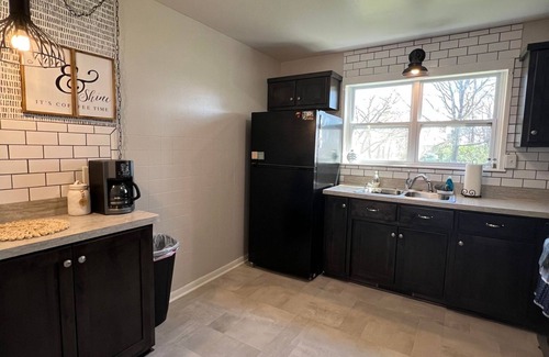 Joplin House | Midtown ~ Route 66 Rancher: Right by 249 HWY