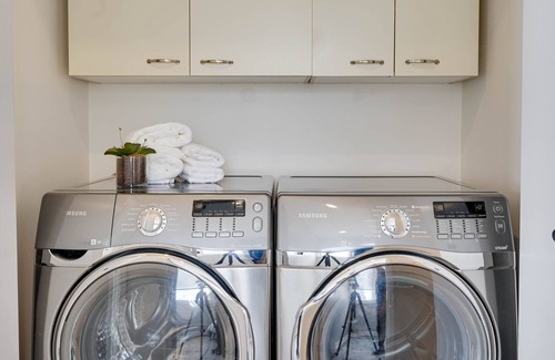 Ahuntsic-Cartierville Apartment | Midtown Sun Drenched Well Furnished 2BR No Clean $