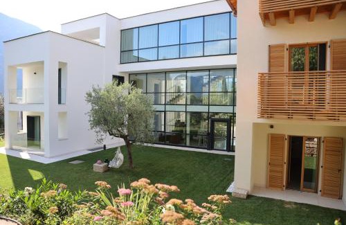 Ravina Apartment | Midum LuxuryApartments con giardino
