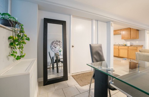 Clearing House | βοΈ π Midway Airport 2 Bedroom w/ full kitchen πβοΈ
