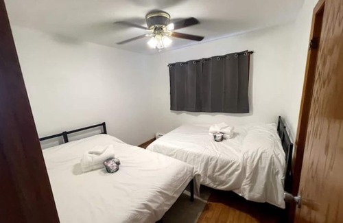 West Elsdon Apartment | Midway Airport Cozy Home
