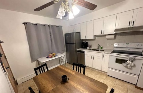 West Elsdon Apartment | Midway Airport Cozy Home