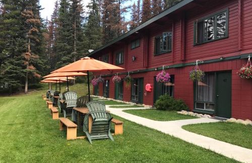 Canadian Rocky Mountain Parks Resort | Miette Hot Springs Bungalows