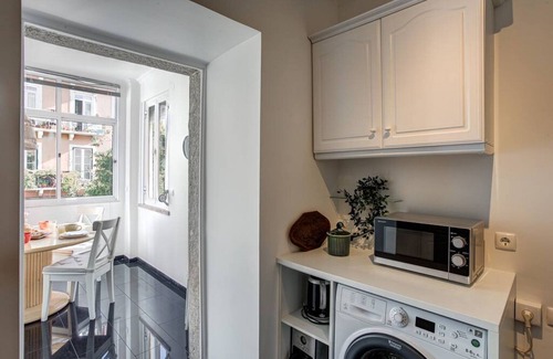 Principe Real Apartment | Miguel Pais · Sunny Apartment in the Heart of Príncipe RealReal