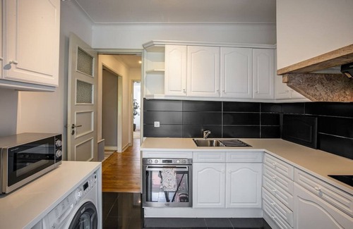 Principe Real Apartment | Miguel Pais · Sunny Apartment in the Heart of Príncipe RealReal