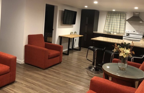 L'Ile-Bizard Apartment | Mikasa Apartment