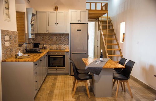Vromolithos Villa | Mike's Guesthouse