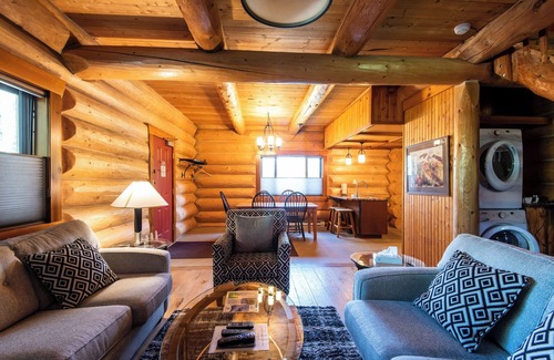 Blue River Hotel | Mike Wiegele Helicopter Skiing
