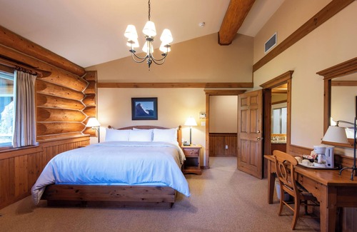 Blue River Hotel | Mike Wiegele Helicopter Skiing