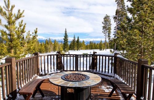 Pole Creek Preserve Cabin | Miles Behind Log Cabin by Stay Winter Park