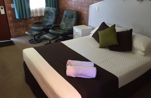 Miles Hotel | Miles Outback Motel