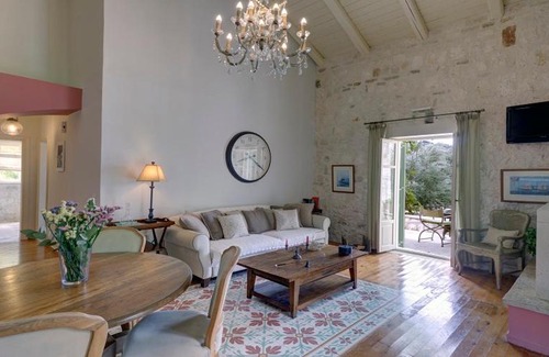 Aetos Villa | Mili Green