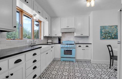 Dripping Springs House | Milk Bath Springs House