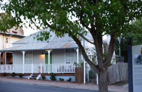 Tenterfield House | Mill Cottage