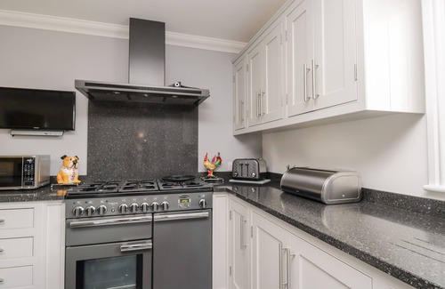 Eamont Bridge Cottage | MILL END, pet friendly, luxury holiday cottage in Penrith