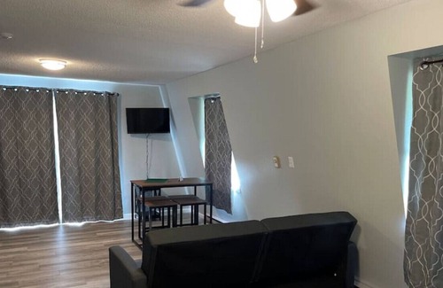 Pulaski Apartment | Mill House Market Suite A