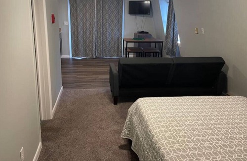Pulaski Apartment | Mill House Market Suite B