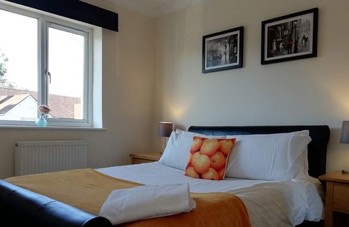 Newbury Apartment | Mill Lane Refurbished 2 Bedroom Apartment (7MIL)