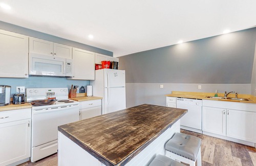 Bayville Apartment | Mill Pond Suite C | Studio in East Boothbay near the river with gym equipment
