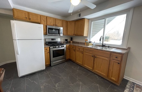 Erie Apartment | Millcreek Apt Close to the Lake