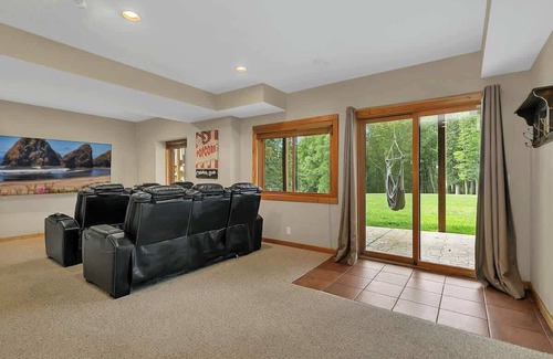 Isle House | Mille Lacs Lake Lodge-Game Room-Theatre and More!