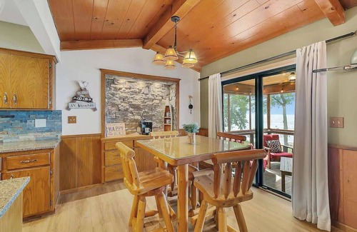 Isle Cabin | MilleLacs Lakeside Getaway-SAUNA-HOT Tub-Cozy Fire