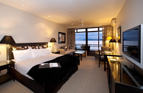 Waipahihi Hotel | Millennium Resort Manuels