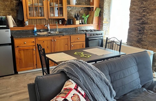 Elora Apartment | Millers Mistress - Millview, 1-bdrm + apt, DownTown Elora with WiFi, & AC