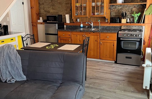Elora Apartment | Millers Mistress - Millview, 1-bdrm + apt, DownTown Elora with WiFi, & AC