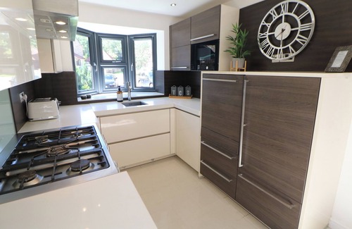 Sheffield House | MILLHOUSES HIDEAWAY, pet friendly, with a garden in Sheffield